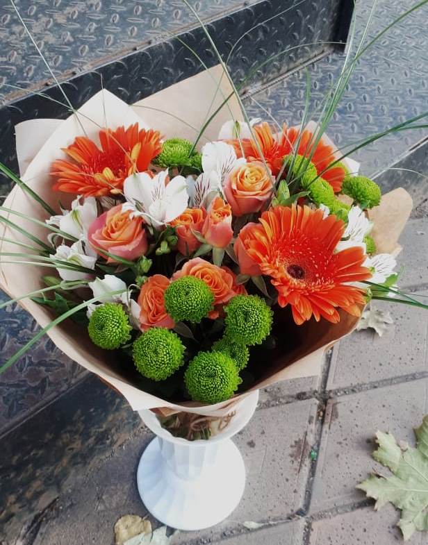 Букет цветов из: Герберы, Хризантемы, Альстромерии и Розы в Красный Октябрь