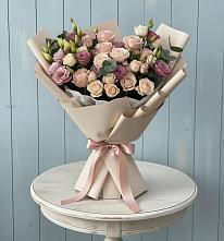 Букет цветов из:  Розы и Лизиантусы в Красный Октябрь