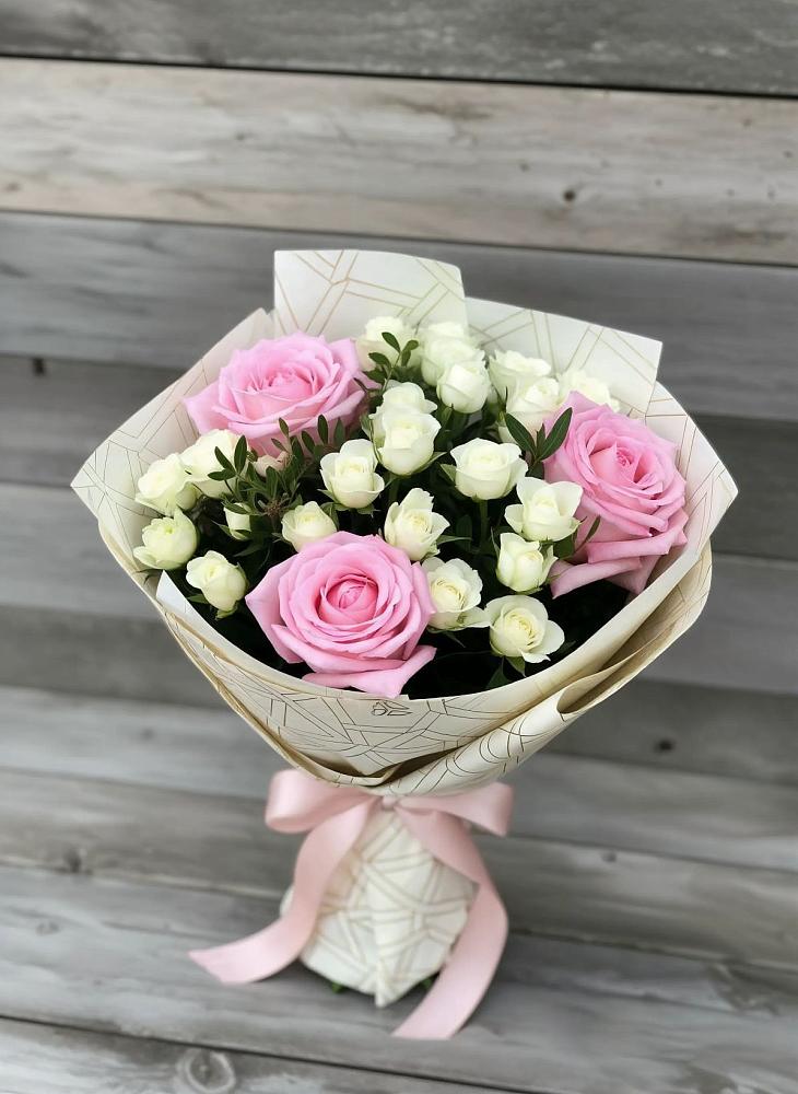 Букет цветов из: Розы в Красный Октябрь