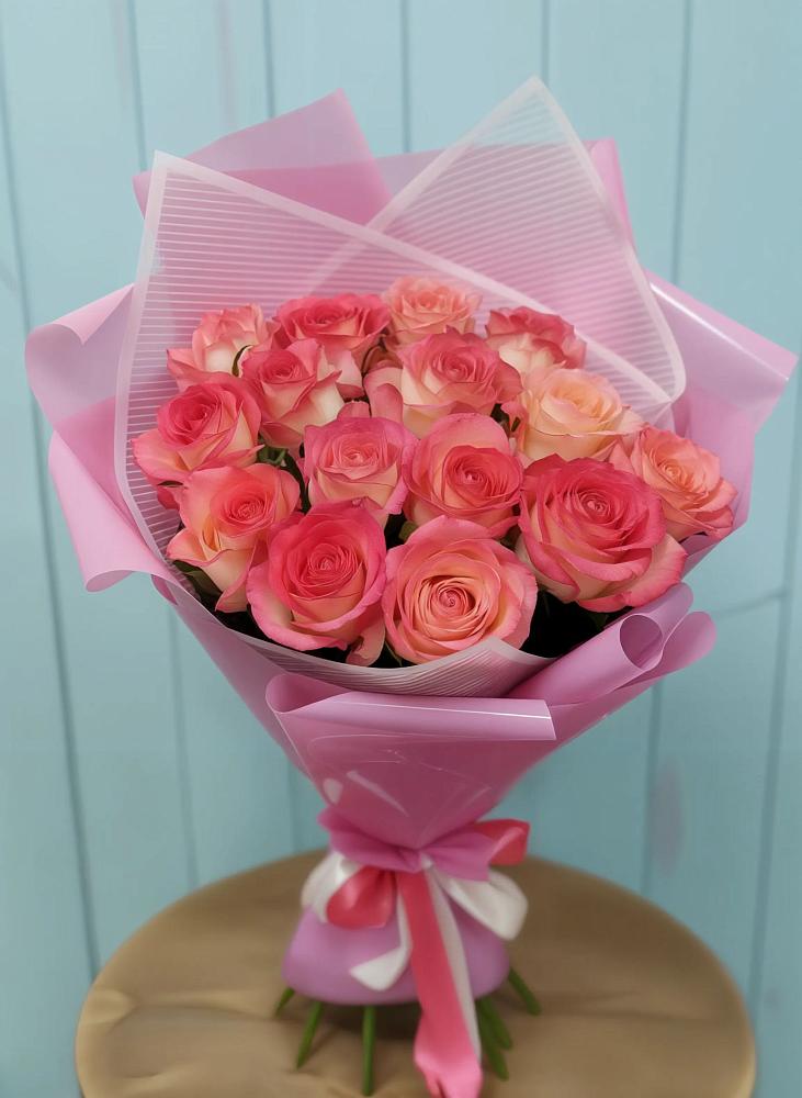 Букет 15 Розовых роз Равель в Красный Октябрь