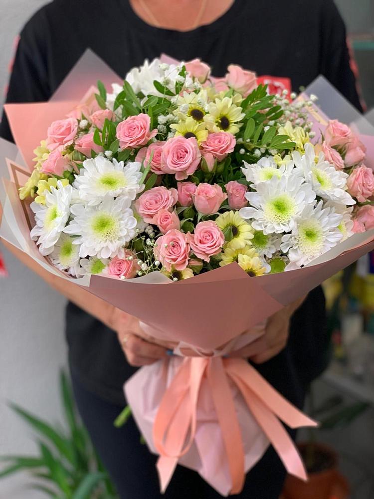 Букет цветов из: Розы и Хризантемы в Красный Октябрь