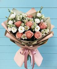 Букет цветов из:  Розы, Альстромерии и Лизиантусы в Красный Октябрь