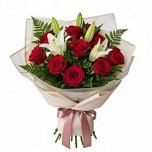 Букет цветов из:  Лилии и Розы #REPLACE_PRED# Красный Октябрь