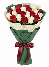 Букет Микс из красных и белых роз в Красный Октябрь