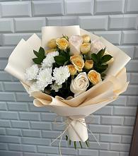 Букет цветов из:  Розы и Хризантемы в Красный Октябрь