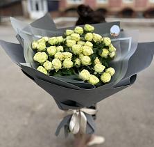 Букет Белые кустовые розы Солинеро в Красный Октябрь