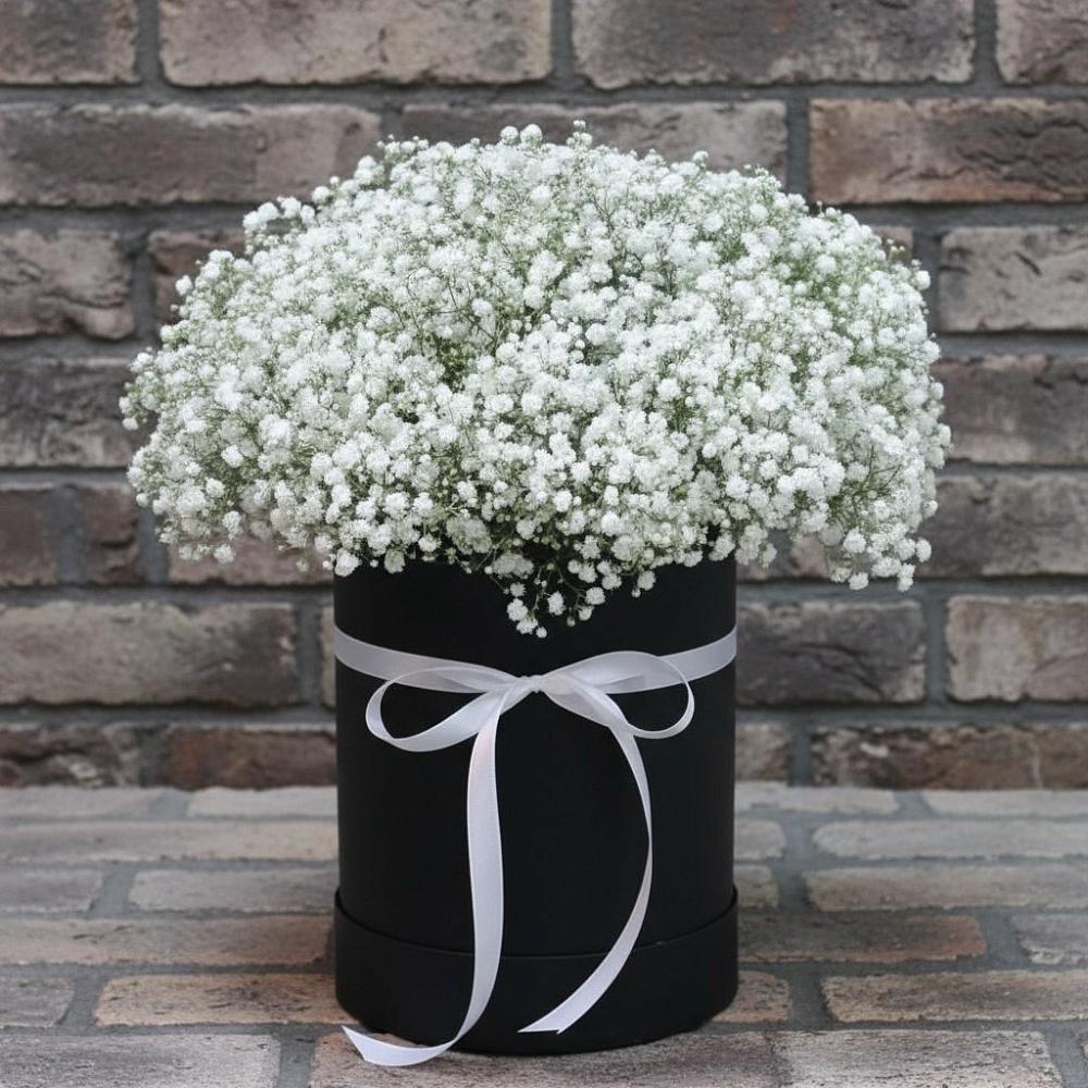 Цветочная композиция из Гипсофила в шляпной коробке в Красный Октябрь