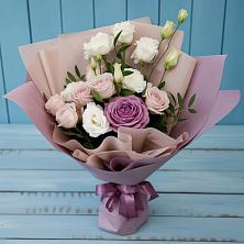 Букет цветов из:  Розы и Лизиантусы в Красный Октябрь