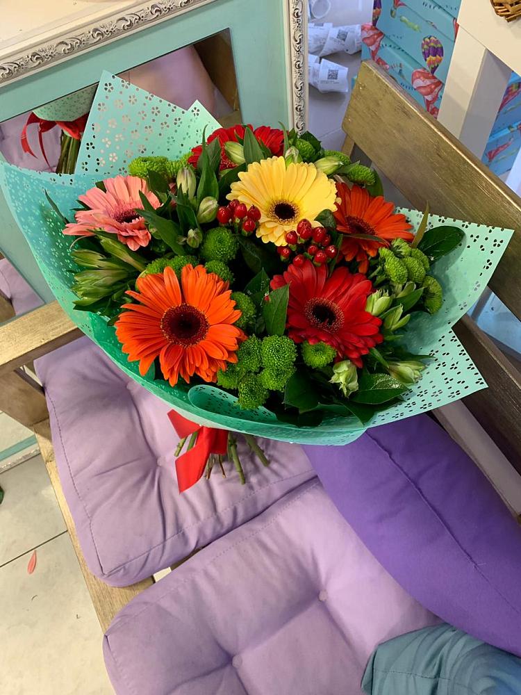 Букет цветов из: Герберы, Хризантемы и Альстромерии в Красный Октябрь