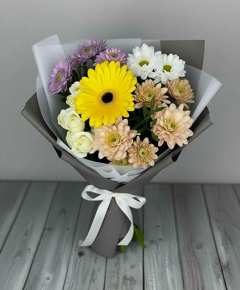 Букет цветов из: Розы, Герберы и Хризантемы в Красный Октябрь