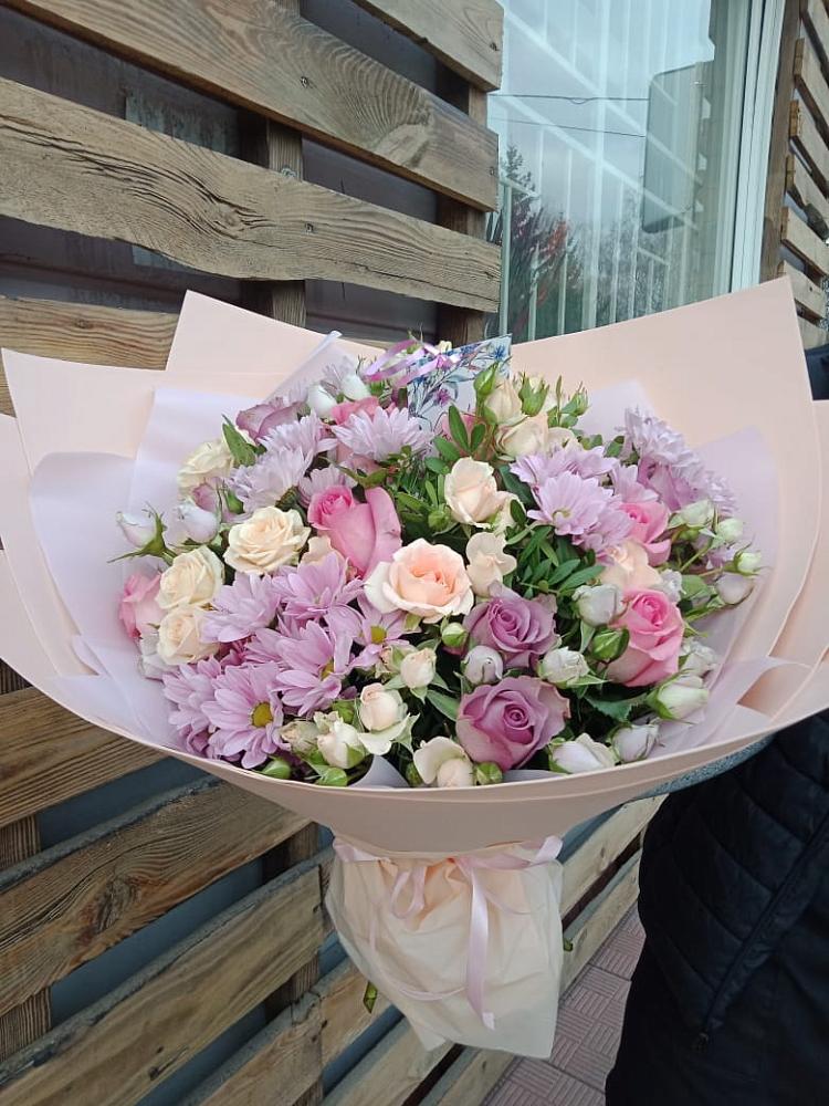 Букет цветов из: Розы и Хризантемы в Красный Октябрь