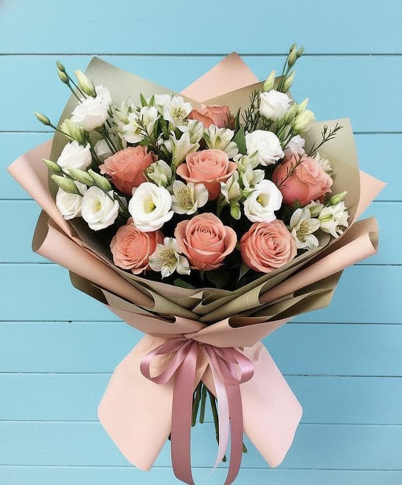 Букет цветов из: Розы, Альстромерии и Лизиантусы в Красный Октябрь