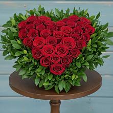 Цветочная композиция из Розы в виде сердца в Красный Октябрь