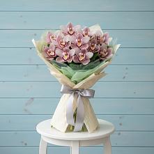 Букет цветов из:  Орхидеи и Розы в Красный Октябрь