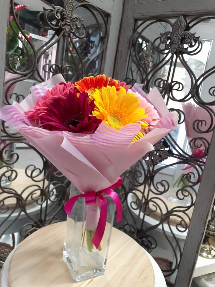 Букет цветов из: Герберы в Красный Октябрь