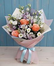 Букет цветов из:  Лизиантусы, Розы, Альстромерии и Гипсофила в Красный Октябрь