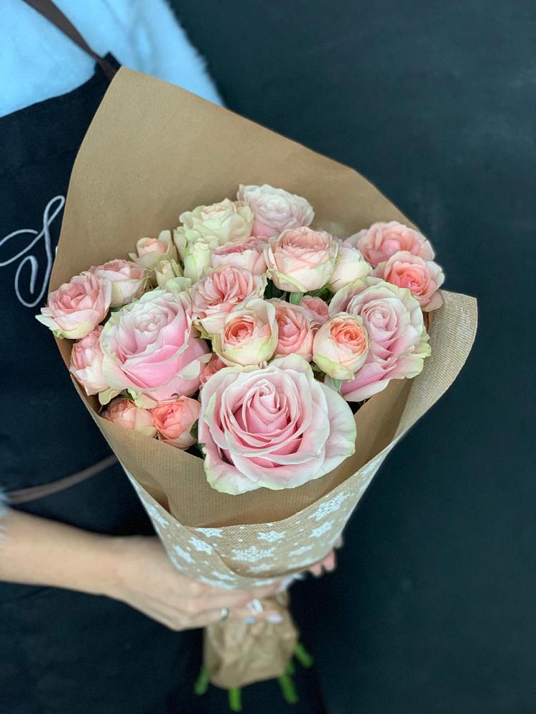 Букет цветов из: Хризантемы и Розы в Красный Октябрь