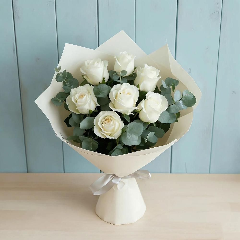 Букет Белые розы в Эвкалипте в Красный Октябрь
