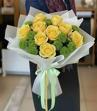 Букет цветов из:  Хризантемы и Розы в Красный Октябрь