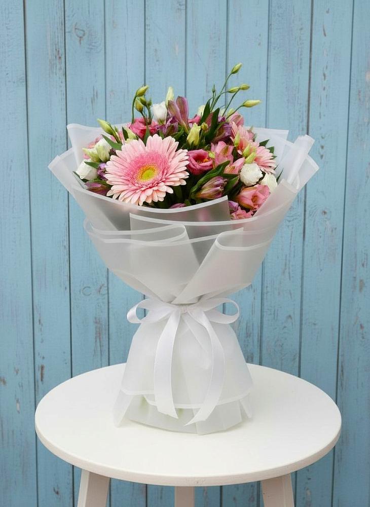 Букет цветов из: Герберы, Альстромерии и Лизиантусы в Красный Октябрь