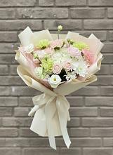 Букет цветов из:  Гвоздики, Розы, Лизиантусы и Хризантемы #REPLACE_PRED# Красный Октябрь