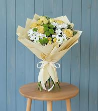 Букет цветов из:  Хризантемы и Розы в Красный Октябрь