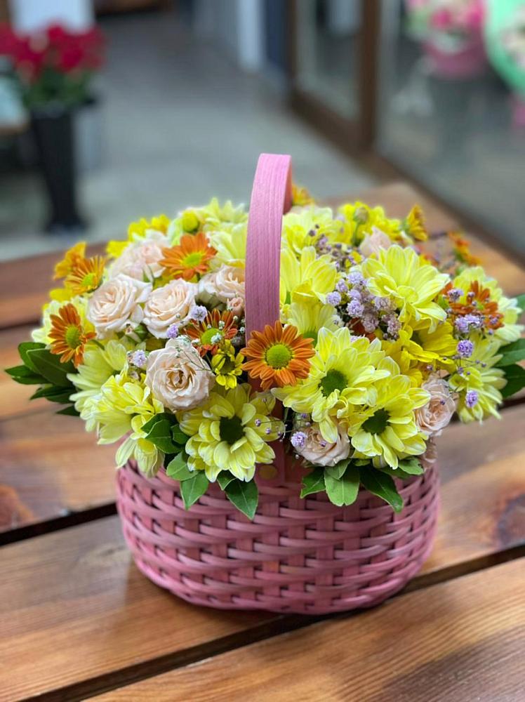 Цветочная композиция из Хризантемы и Розы в корзине в Красный Октябрь
