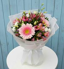 Букет цветов из:  Герберы, Альстромерии и Лизиантусы в Красный Октябрь
