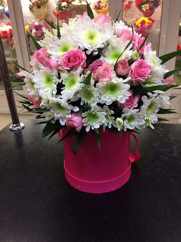 Цветочная композиция из Розы и Хризантемы в шляпной коробке в Красный Октябрь