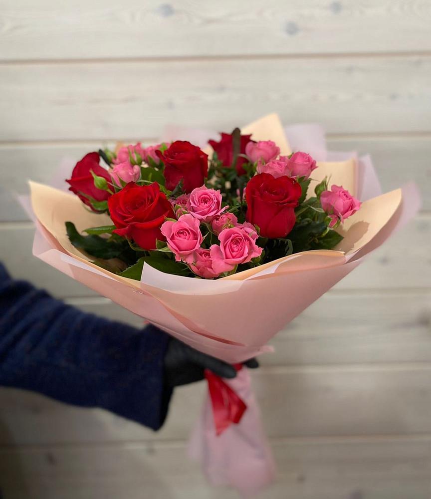 Букет цветов из: Розы в Красный Октябрь