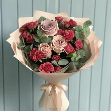 Букет цветов из:  Гвоздики и Розы #REPLACE_PRED# Красный Октябрь