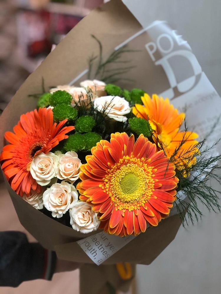 Букет цветов из: Герберы, Хризантемы и Розы в Красный Октябрь
