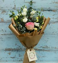 Букет цветов из:  Розы и Лизиантусы в Красный Октябрь