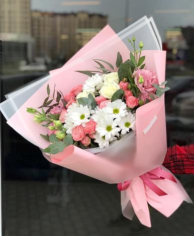 Букет цветов из: Розы, Лизиантусы и Хризантемы в Красный Октябрь