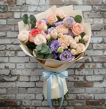 Букет цветов из:  Розы, Лизиантусы и Гвоздики в Красный Октябрь