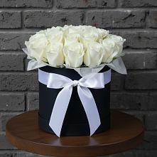 Цветочная композиция из Розы в шляпной коробке в Красный Октябрь